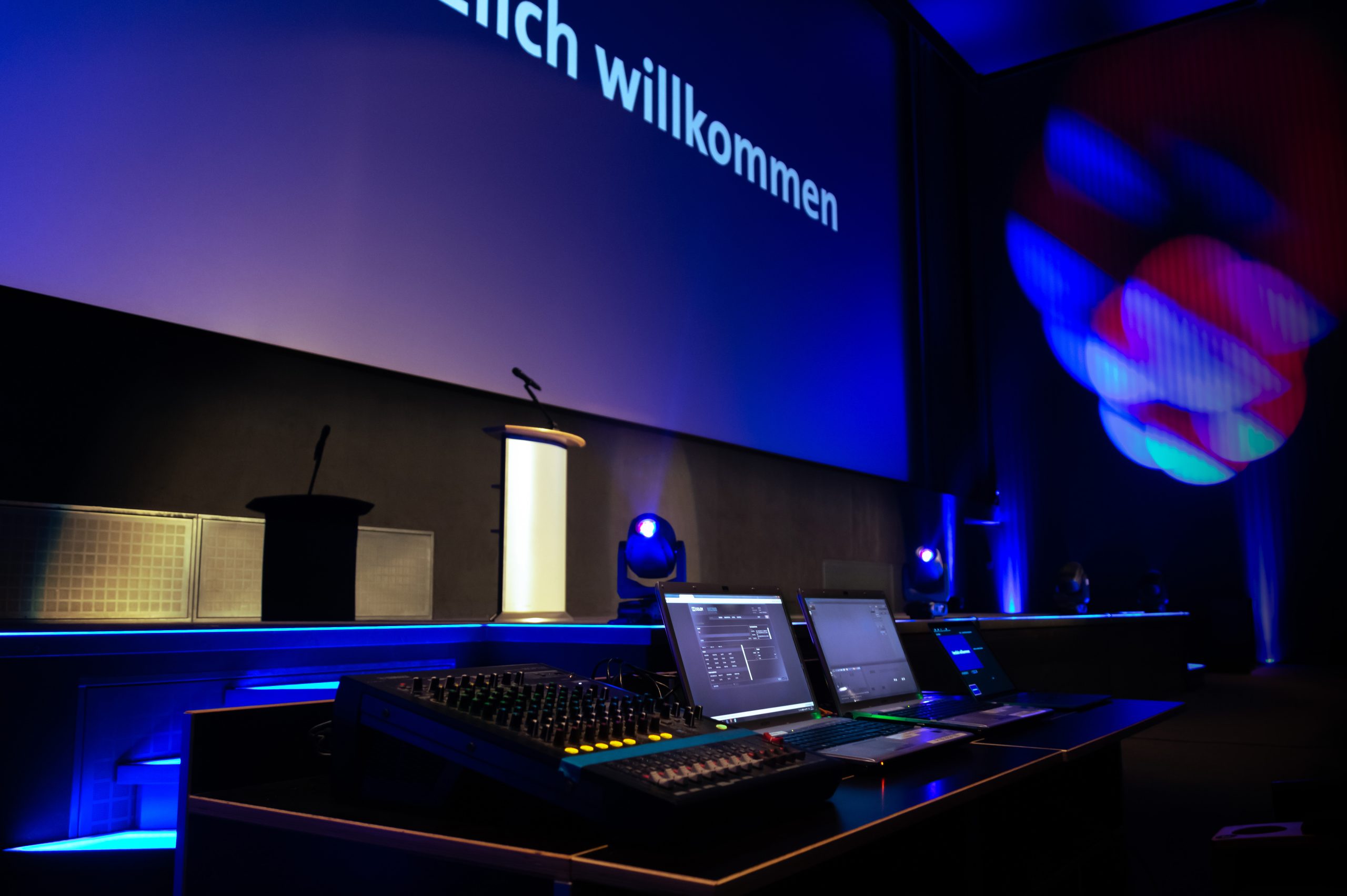 Professionelle Eventtechnik für Konferenzen – Herzlich Willkommen